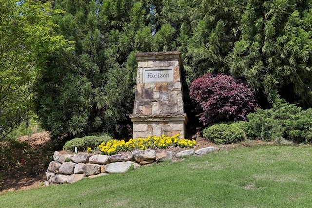 community / neighborhood sign with a lawn