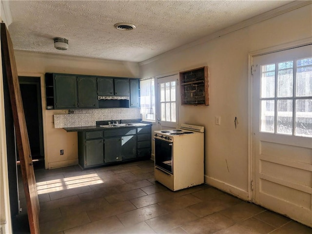 kitchen with white electric stove, visible vents, backsplash, a textured ceiling, and baseboards