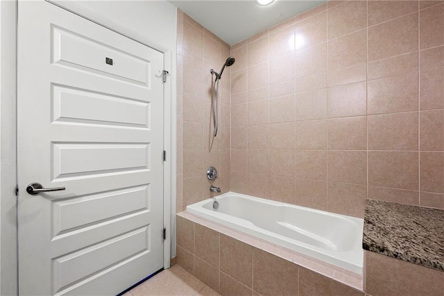 bathroom with tiled shower / bath combo