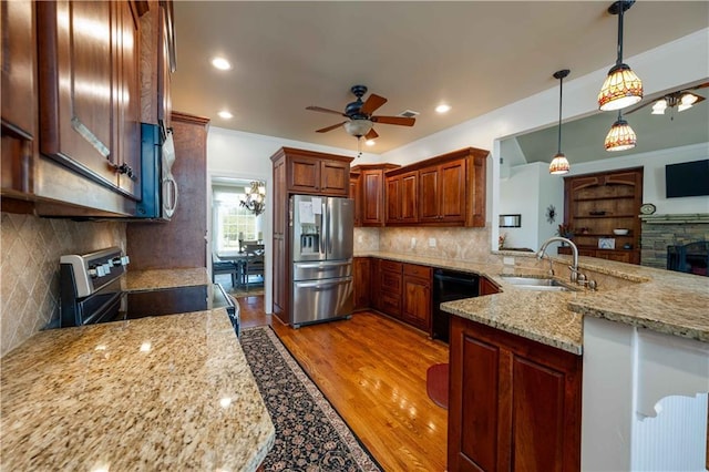 815 Spring View Ct, Covington, GA 30014 - kitchen with appliances with stainless steel finishes, a sink, ceiling fan, light wood-style flooring, and a peninsula
