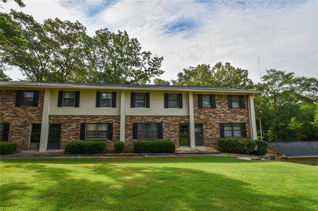 1235 Riverside Dr Unit H3, Gainesville, GA 30501 - view of front facade featuring a front yard and brick siding
