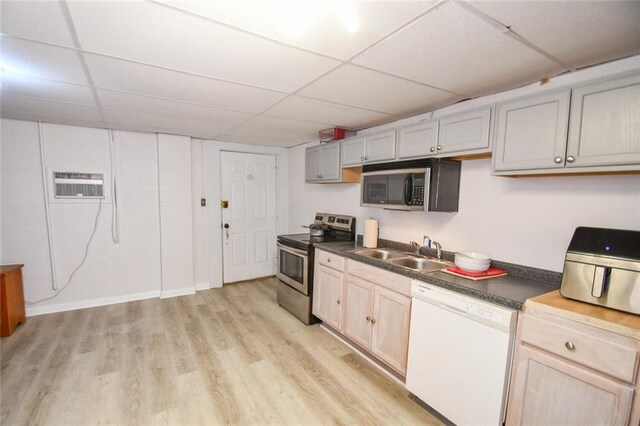 1235 Riverside Dr Unit H3, Gainesville, GA 30501 - kitchen with a paneled ceiling, light wood-style flooring, stainless steel appliances, a sink, and an AC wall unit