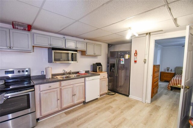 1235 Riverside Dr Unit H3, Gainesville, GA 30501 - kitchen featuring a drop ceiling, a sink, appliances with stainless steel finishes, light wood-type flooring, and light brown cabinetry