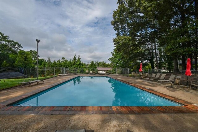 1235 Riverside Dr Unit H3, Gainesville, GA 30501 - community pool featuring a patio and fence