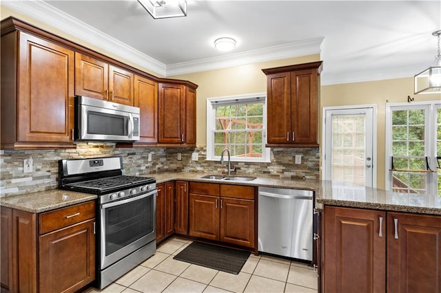 kitchen with tasteful backsplash, kitchen peninsula, stainless steel appliances, ornamental molding, and sink