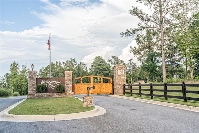 community / neighborhood sign featuring a gate