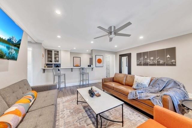 living area with baseboards, ceiling fan, wood finished floors, and recessed lighting