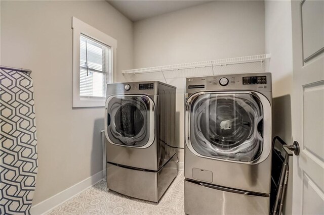 569 White Oak Way, Monroe, GA 30655 - laundry room with independent washer and dryer