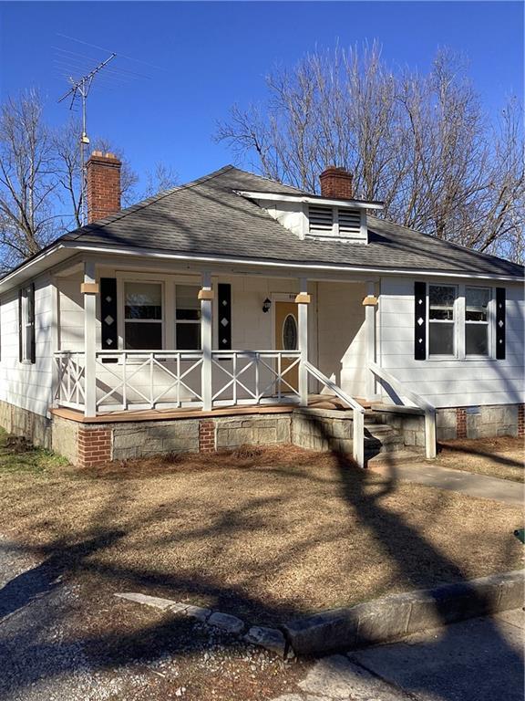 view of front of house featuring covered porch