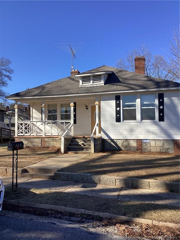 view of front of house with a porch