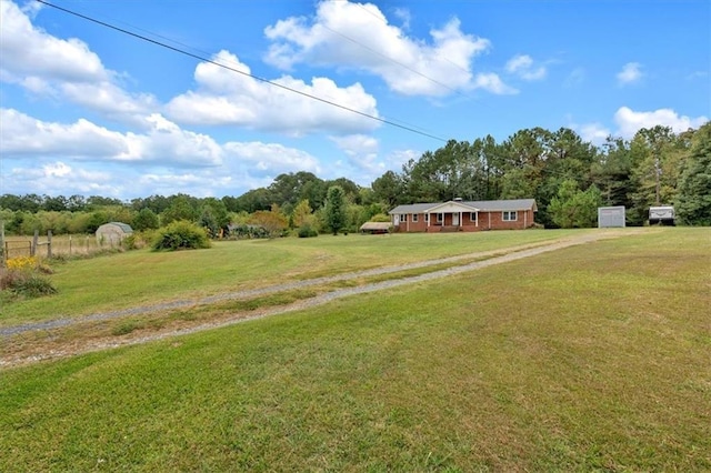 view of yard featuring a rural view