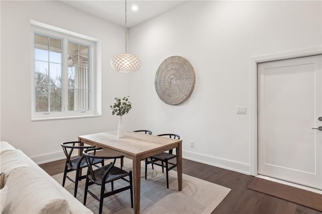 dining room with dark wood-style floors, recessed lighting, and baseboards