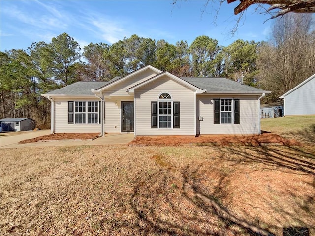 single story home with a front lawn