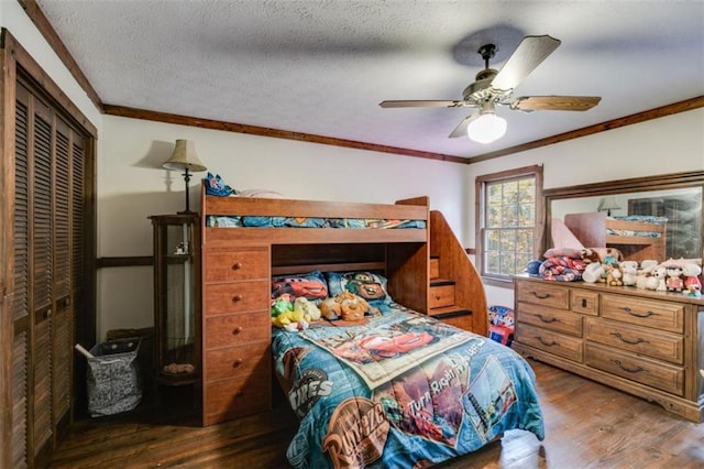 bedroom with ceiling fan, a closet, a textured ceiling, and ornamental molding