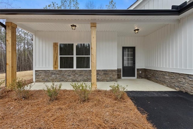 property entrance with stone siding