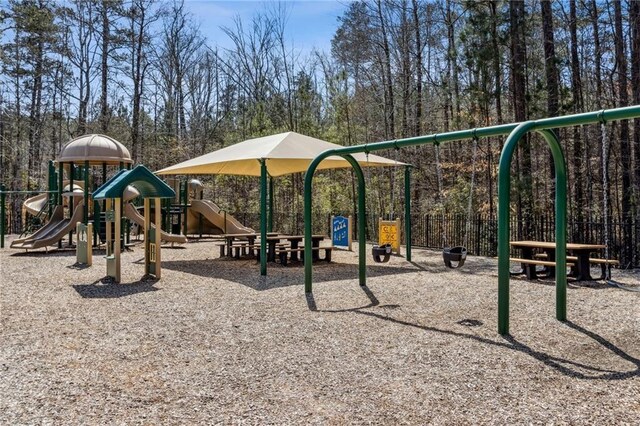 4434 Oglethorpe Loop NW, Acworth, GA 30101 - community play area with fence