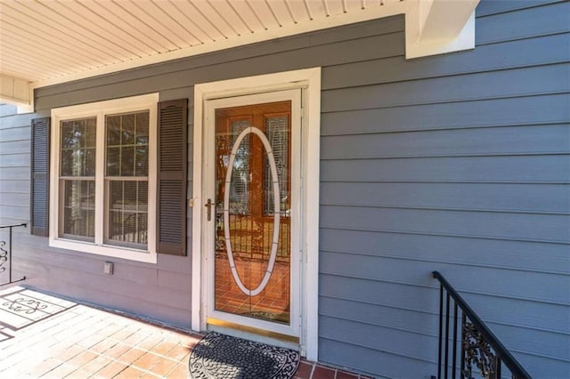 property entrance with covered porch