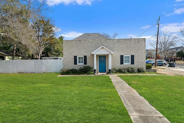 view of front of home with a front lawn