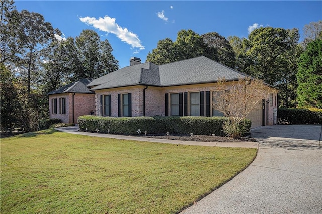 view of front of house featuring a front yard and a garage