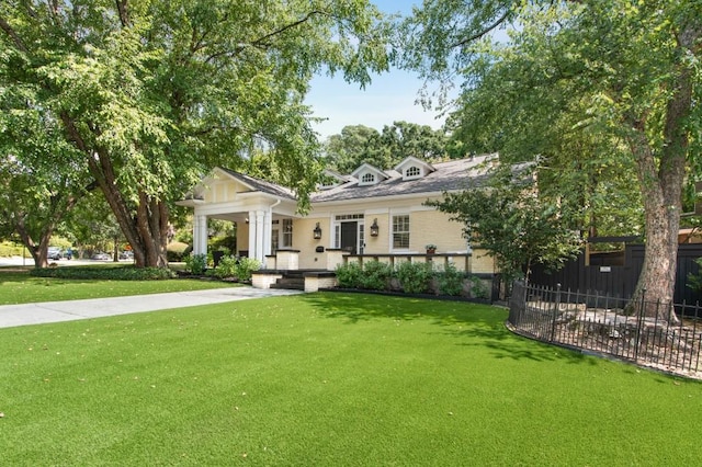 view of front facade with a front lawn