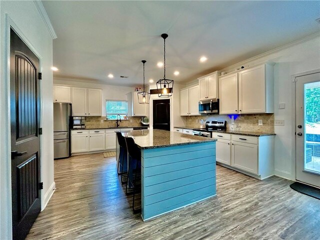 13 Four Feathers Ln, Rydal, GA 30171 - kitchen featuring appliances with stainless steel finishes, wood finished floors, healthy amount of natural light, decorative backsplash, and recessed lighting