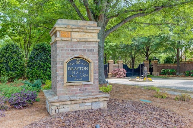 2675 Drayton Hall Dr, Buford, GA 30519 - community sign featuring fence