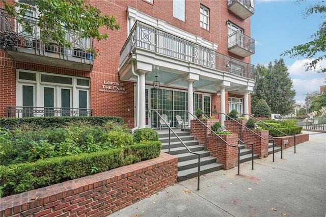 sunroom with decorative columns and a notable chandelier