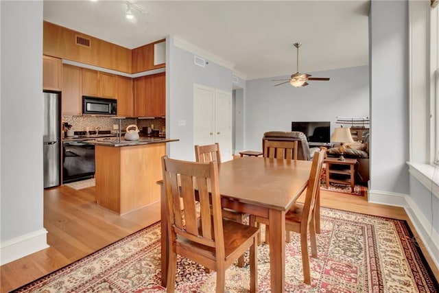 dining room featuring light hardwood / wood-style flooring and ceiling fan