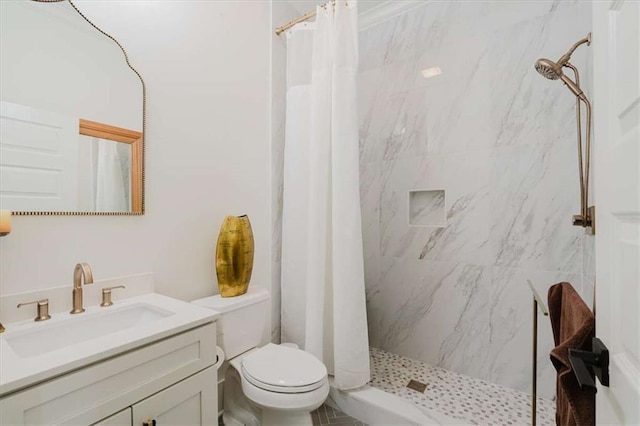 bathroom with toilet, vanity, and curtained shower