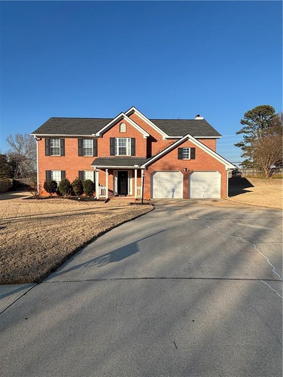 view of front of home featuring a front lawn and a garage