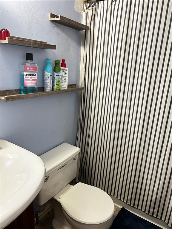 bathroom featuring sink and toilet