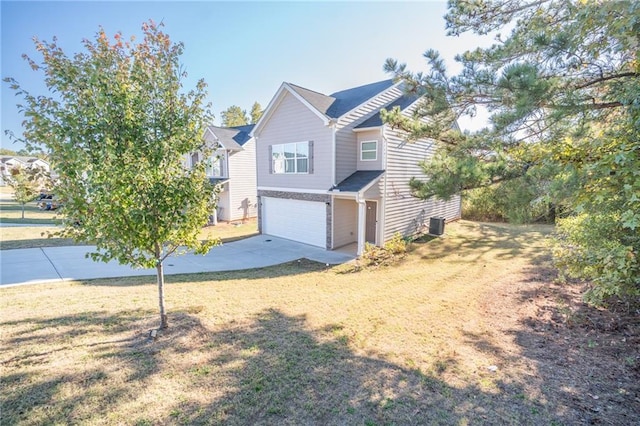 view of front of property featuring cooling unit, a garage, and a front yard