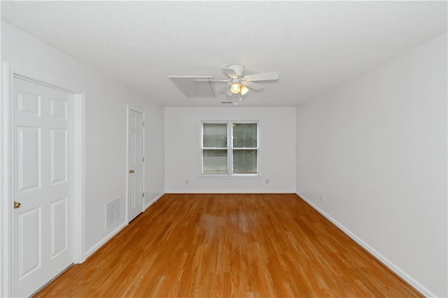 unfurnished room with wood-type flooring and ceiling fan