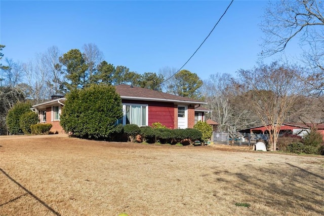 view of front facade with a front yard