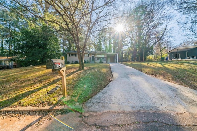 view of front of house with a front lawn