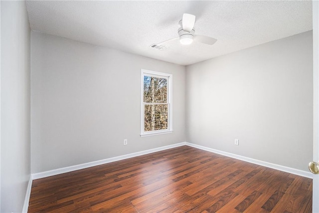 unfurnished room featuring dark wood-type flooring, a textured ceiling, and ceiling fan