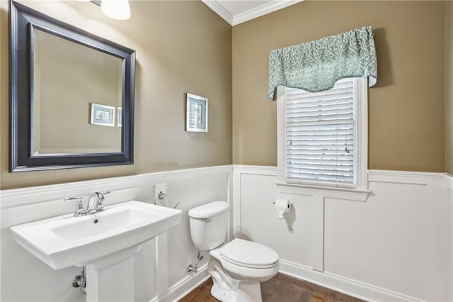 bathroom with hardwood / wood-style floors, crown molding, toilet, and sink