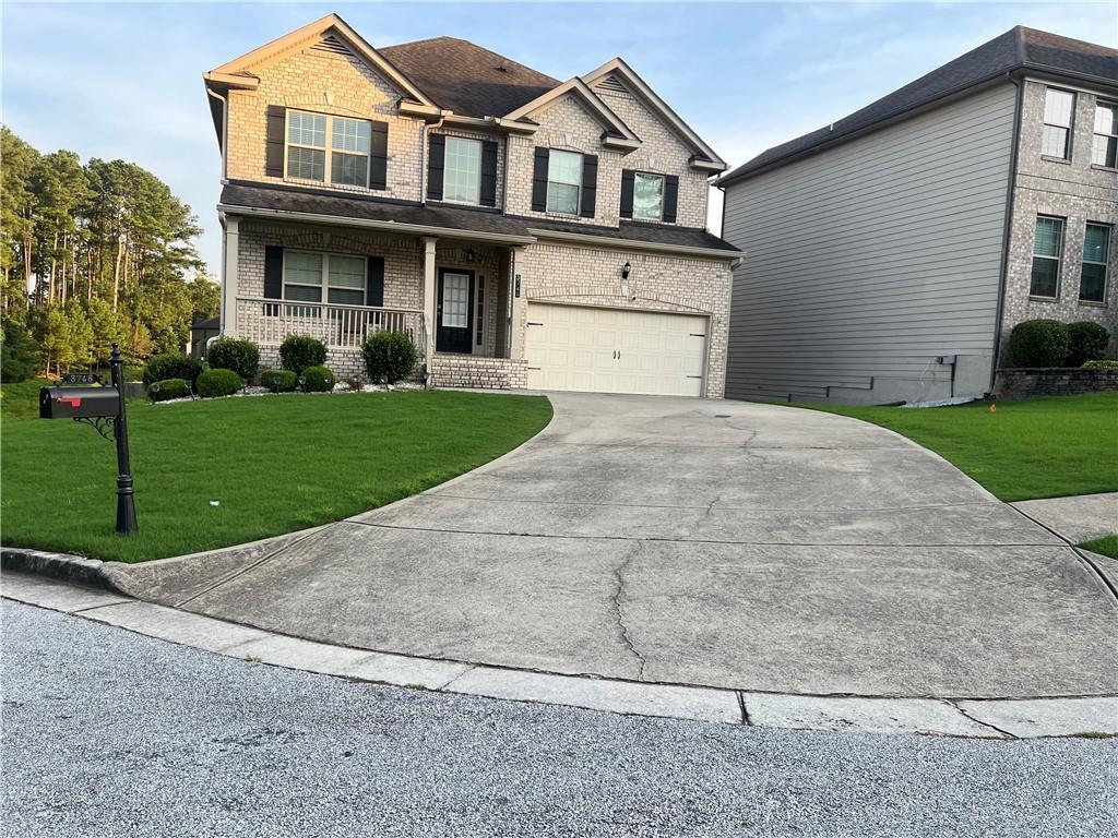 craftsman house with a garage, a front lawn, and a porch