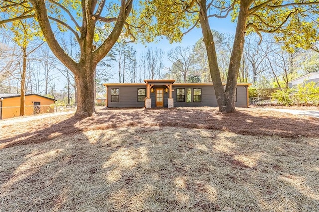 mid-century home with fence