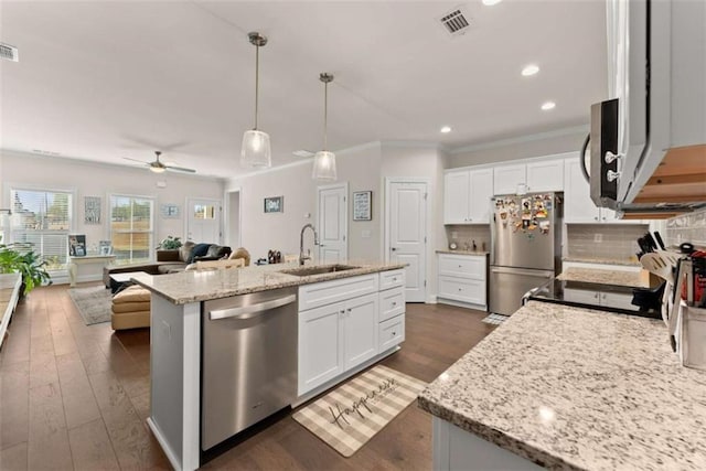 kitchen featuring a sink, stainless steel appliances, open floor plan, crown molding, and visible vents