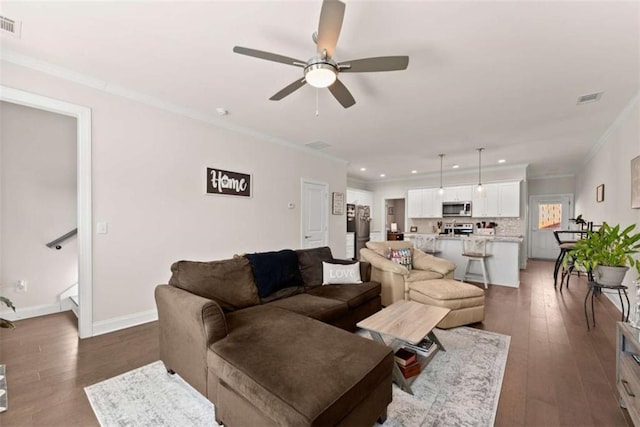 living area with ceiling fan, baseboards, hardwood / wood-style floors, and recessed lighting