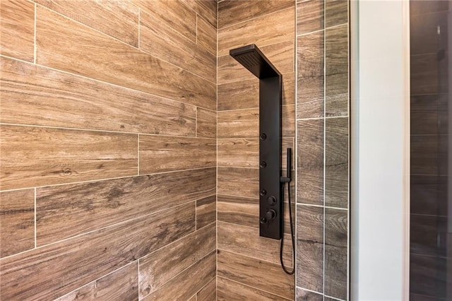 942 Fairfield, Marietta, GA 30068 - bathroom view of tiled shower