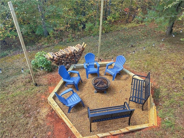 view of yard featuring an outdoor fire pit