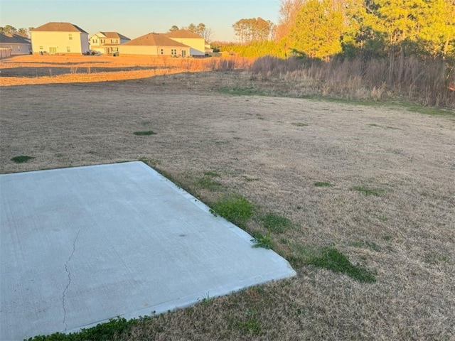 view of yard with a residential view