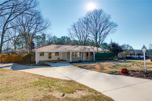 ranch-style house featuring covered porch