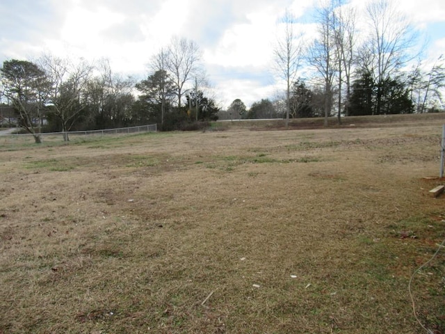 view of yard featuring a rural view