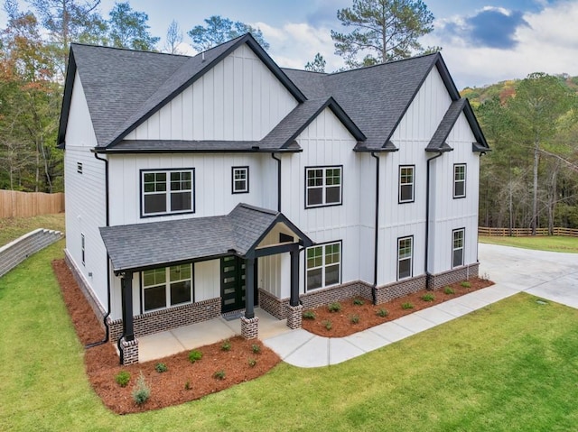 modern farmhouse style home featuring a front yard