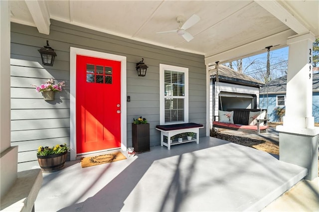 property entrance with ceiling fan