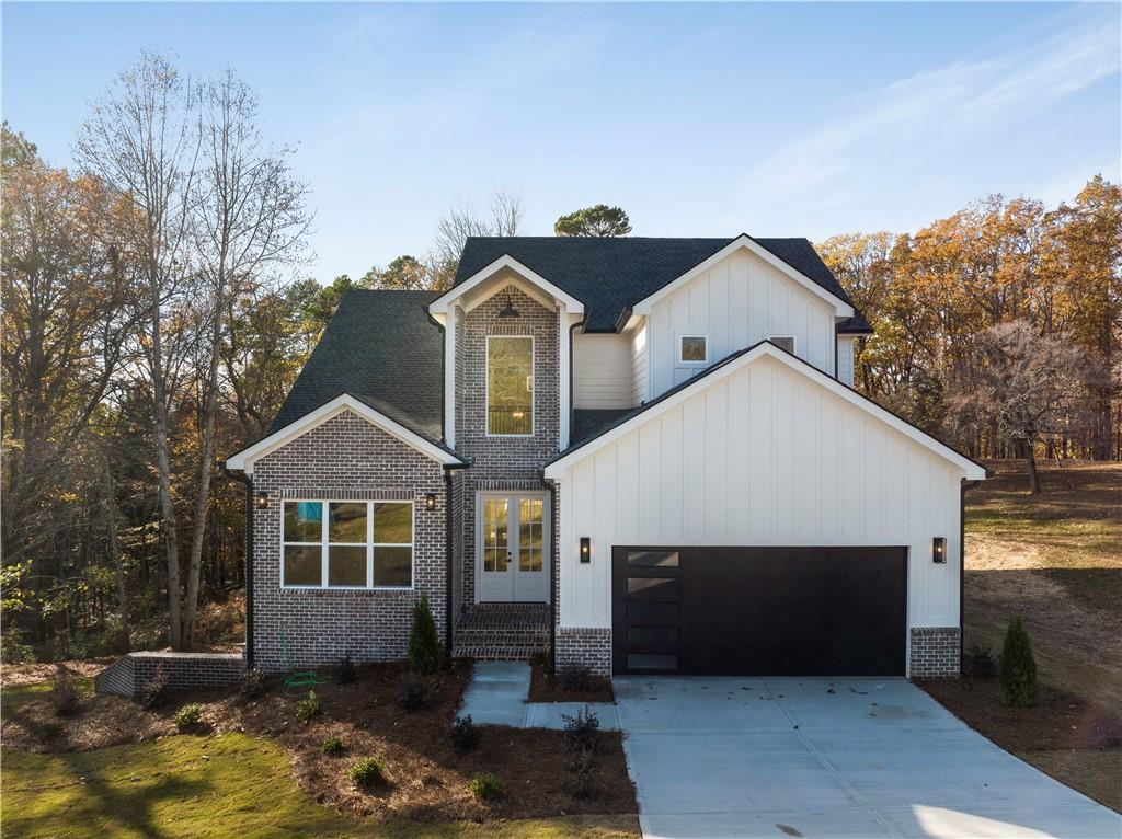 view of front facade with a garage