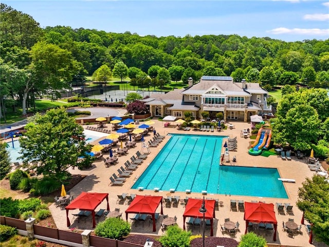 bird's eye view featuring a wooded view